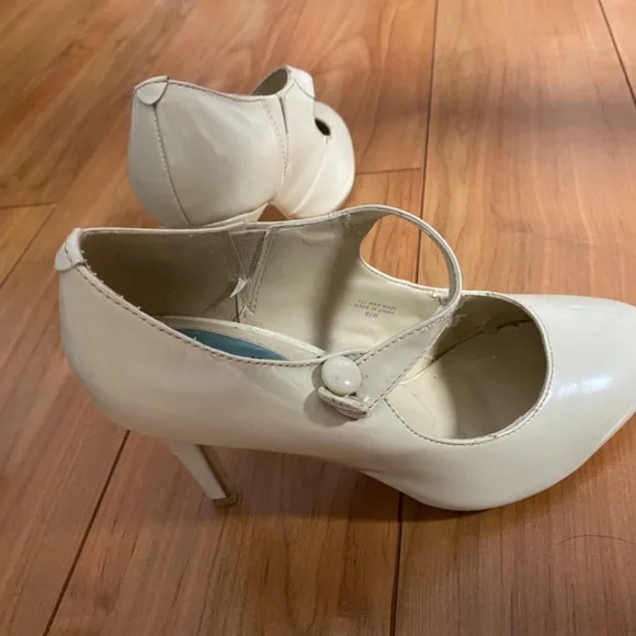 Retro Heels - Picture 4 of 4